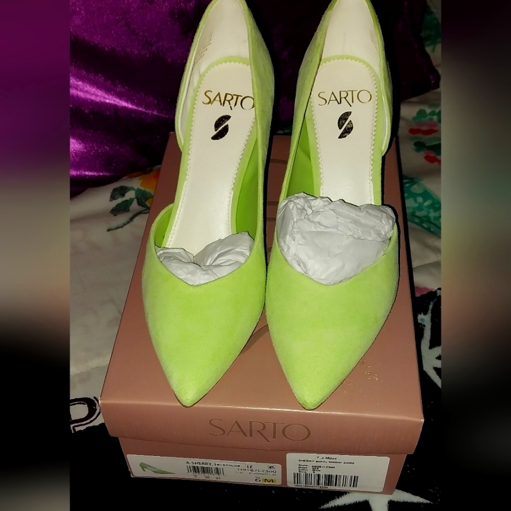 NWB SARTO SHERRY SUEDE LEATHER PUMP SIZE 6 COLOR MINT
